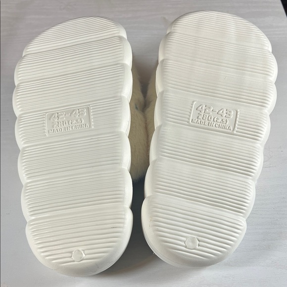 Cute Fuzzy Cat Slippers - Picture 3 of 3